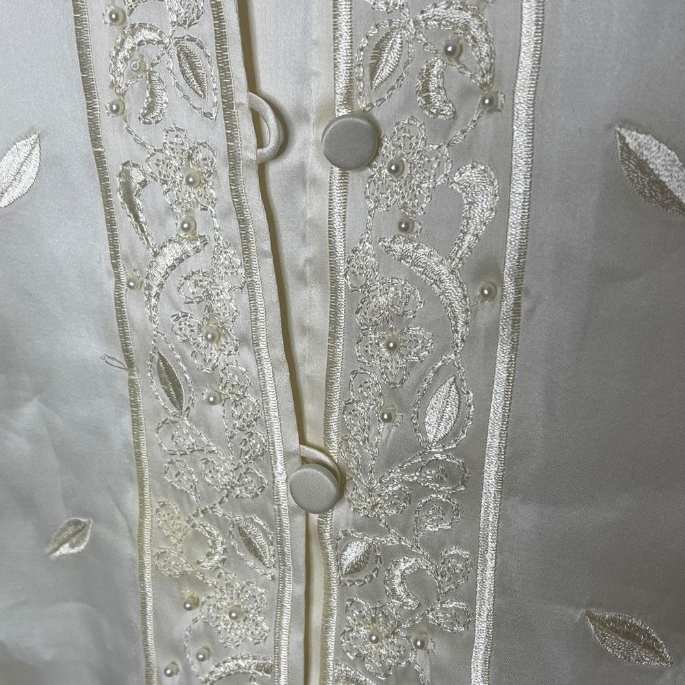 vintage embroidered 100% silk top - Picture 3 of 9